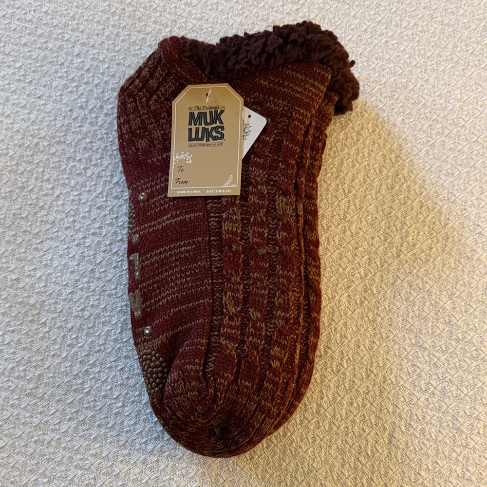 NWT Muk Luks Men's Burgundy Knit Sherpa-Lined Slipper Socks